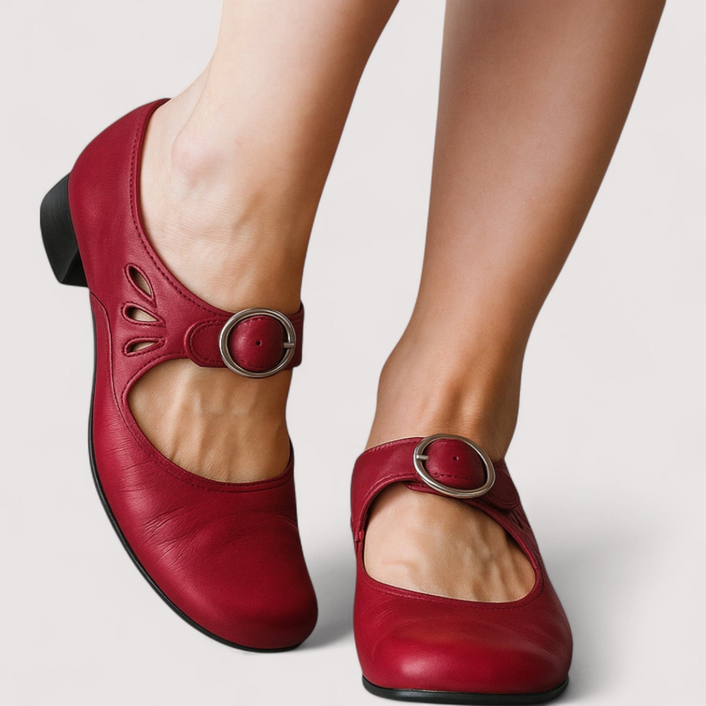 Clara - Escote Elegante en Ecopiel