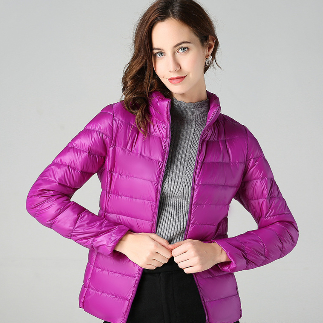 Myra™ | Chaqueta de plumas ultral ligera con sofisticados pliegues