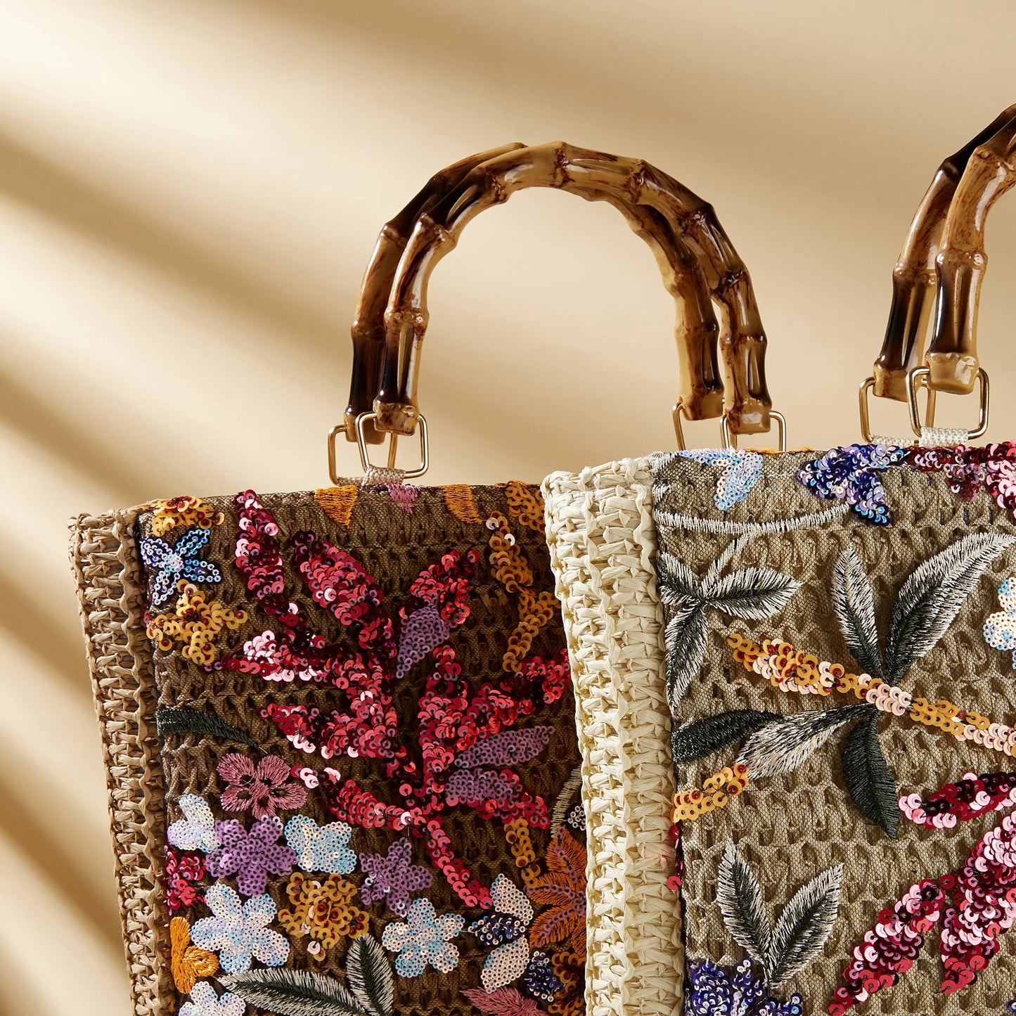 Bolso Bordado con Asa de Bambú